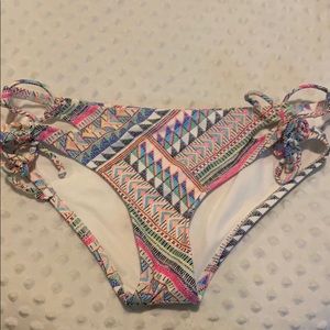 Side-tie bikini bottoms